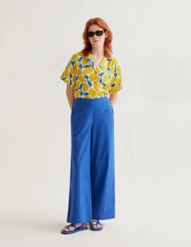 CAMISA CON ESTAMPADO COMPAÑIA FANTASTICA
